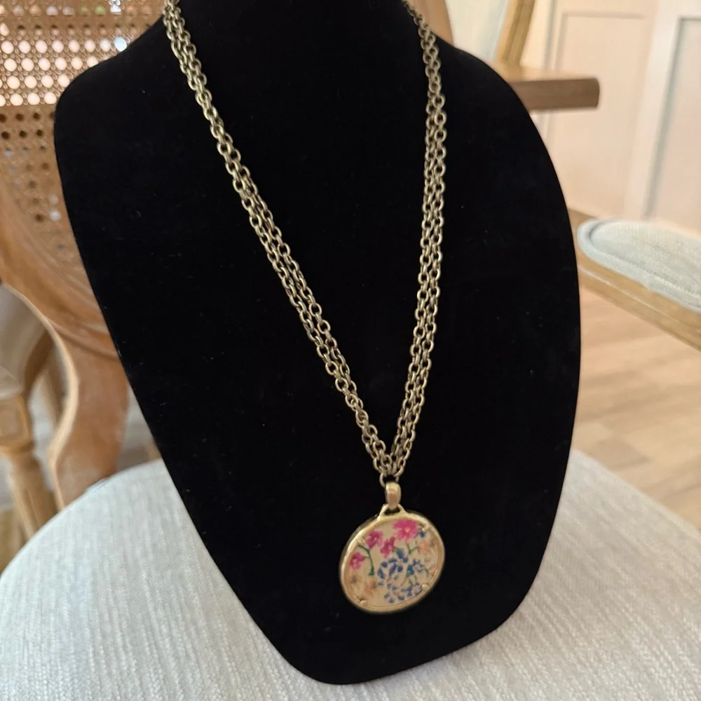 Floral Pendant Necklace with Gold Tone Chain